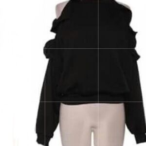 Top. Cold shoulder with ruffles. Black. Small